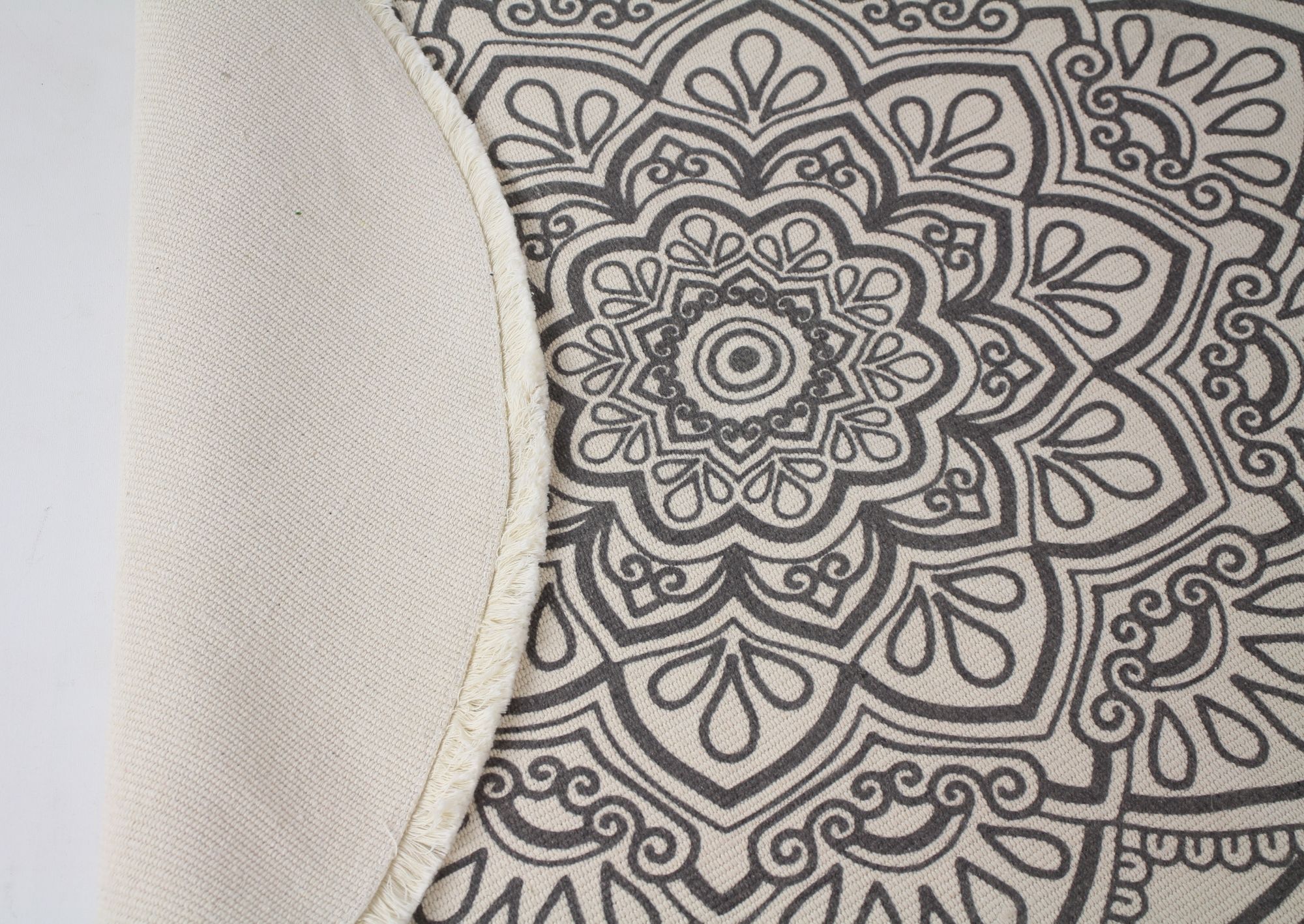 Teppich "Mandala" im Frank Flechtwaren Online Shop für Restposten kaufen Teppich "Mandala" im Frank Flechtwaren Online Shop für Restposten kaufen